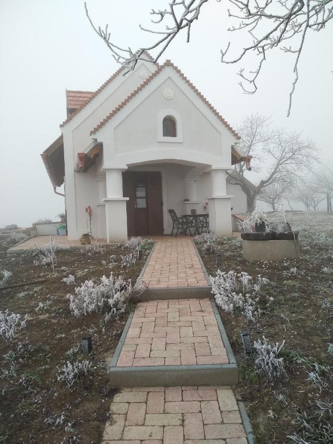Casa Beata Vila Lesencetomaj Exterior foto