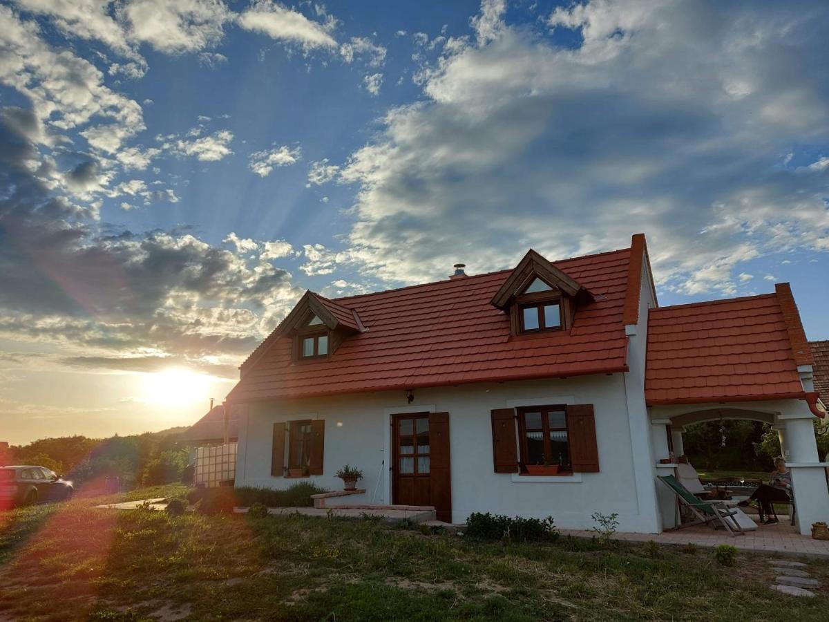 Casa Beata Vila Lesencetomaj Exterior foto