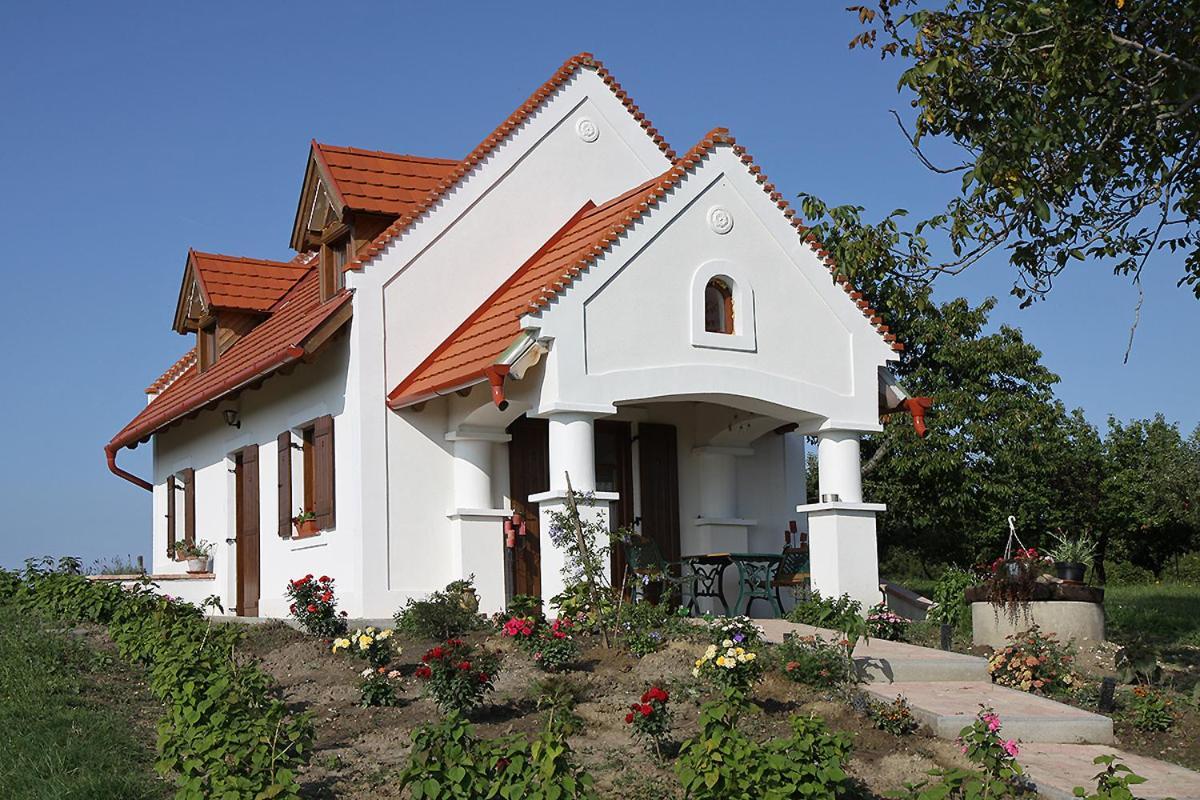 Casa Beata Vila Lesencetomaj Exterior foto