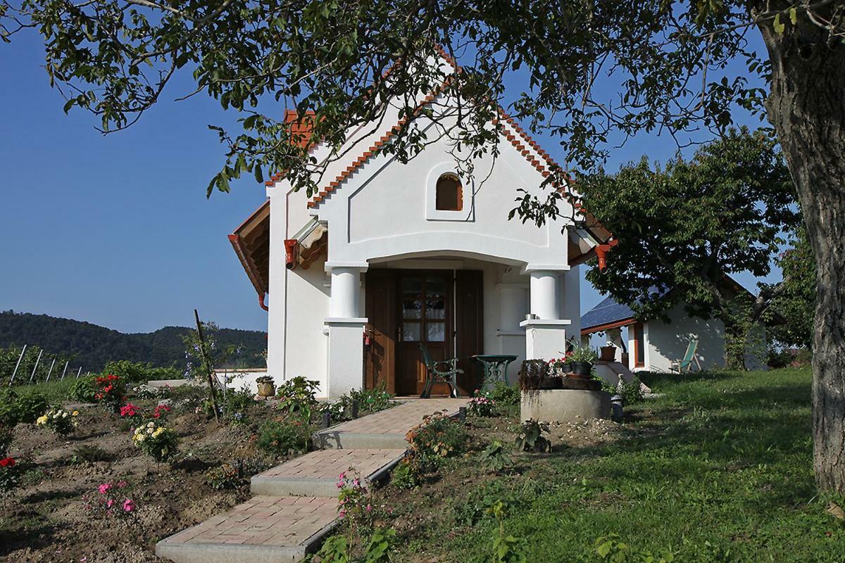 Casa Beata Vila Lesencetomaj Exterior foto