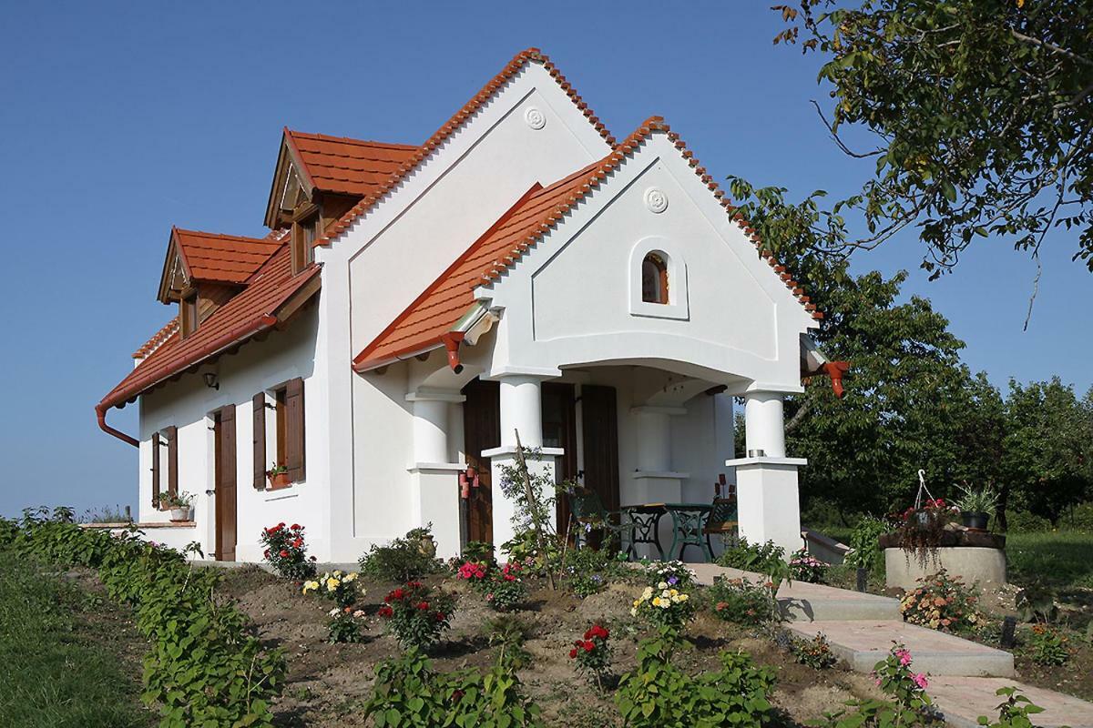 Casa Beata Vila Lesencetomaj Exterior foto